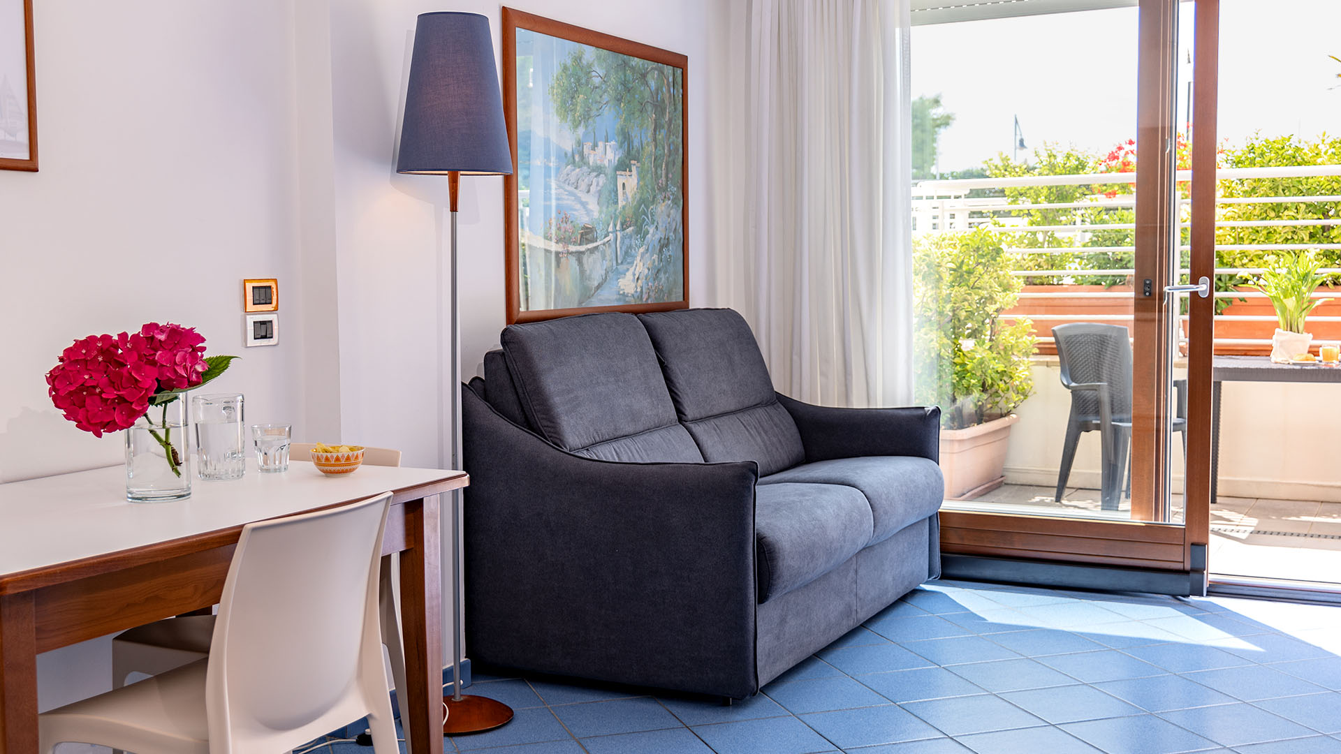 Monolocale piano terra vista piscina