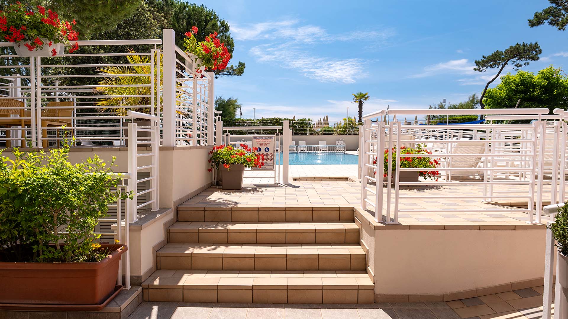 Relax e Divertimento in Piscina per Tutta la Famiglia